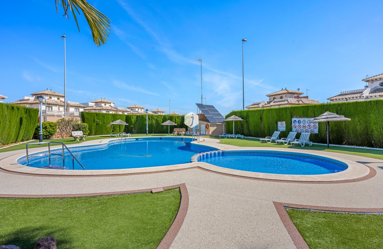 Z drugiej ręki - Szalet -
Cabo Roig - Costa Blanca