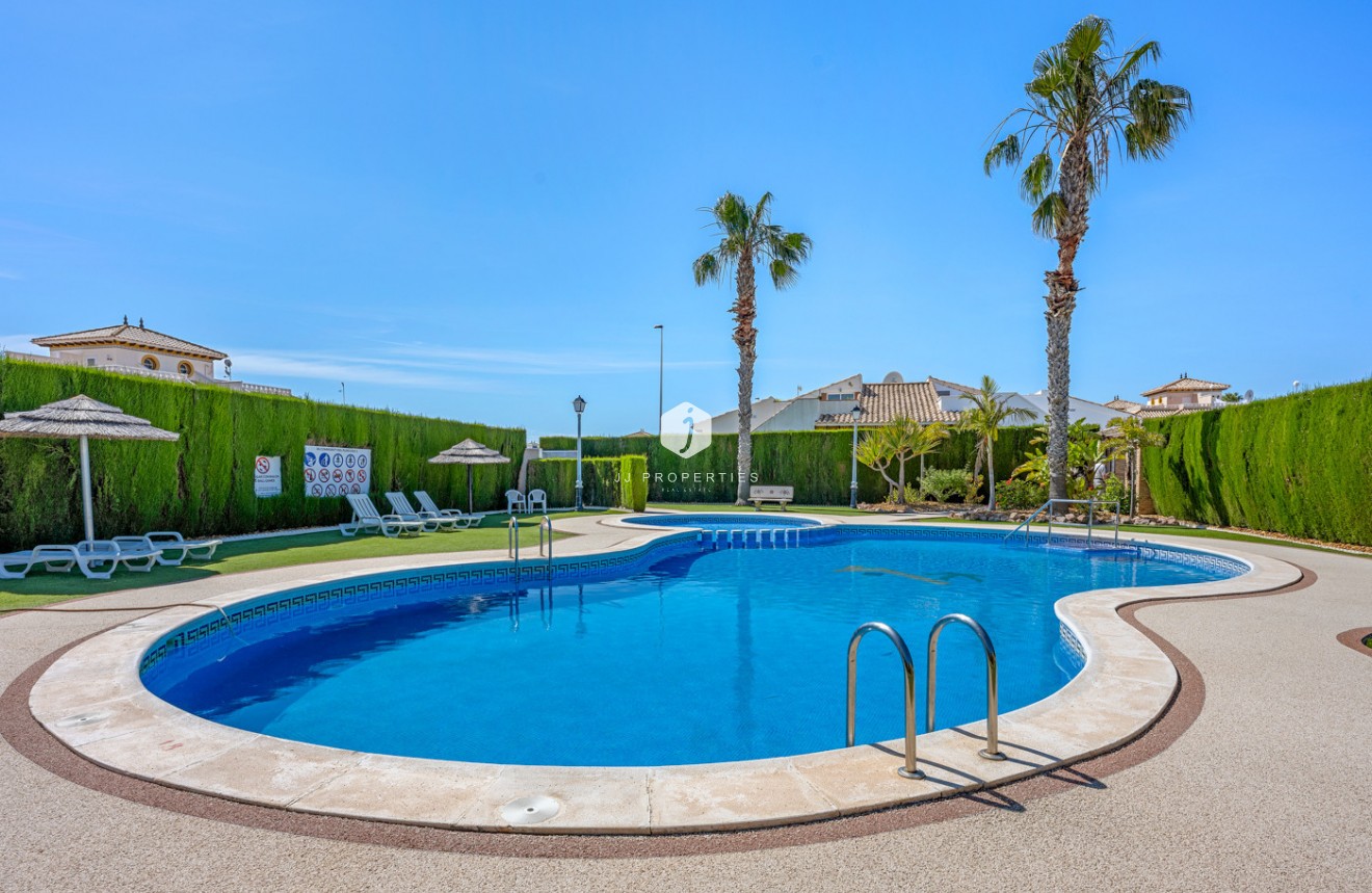 Z drugiej ręki - Szalet -
Cabo Roig - Costa Blanca