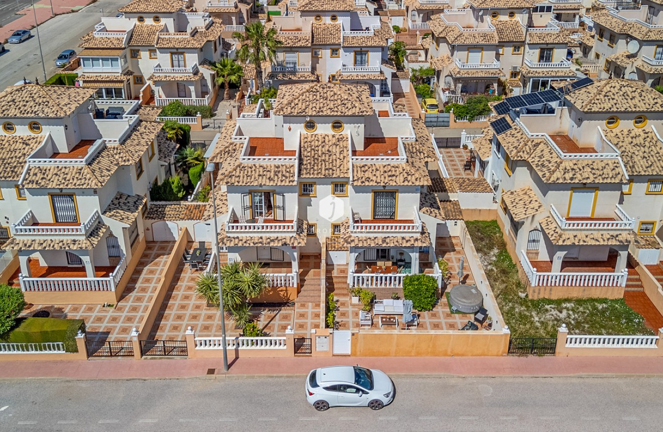 Z drugiej ręki - Szalet -
Cabo Roig - Costa Blanca