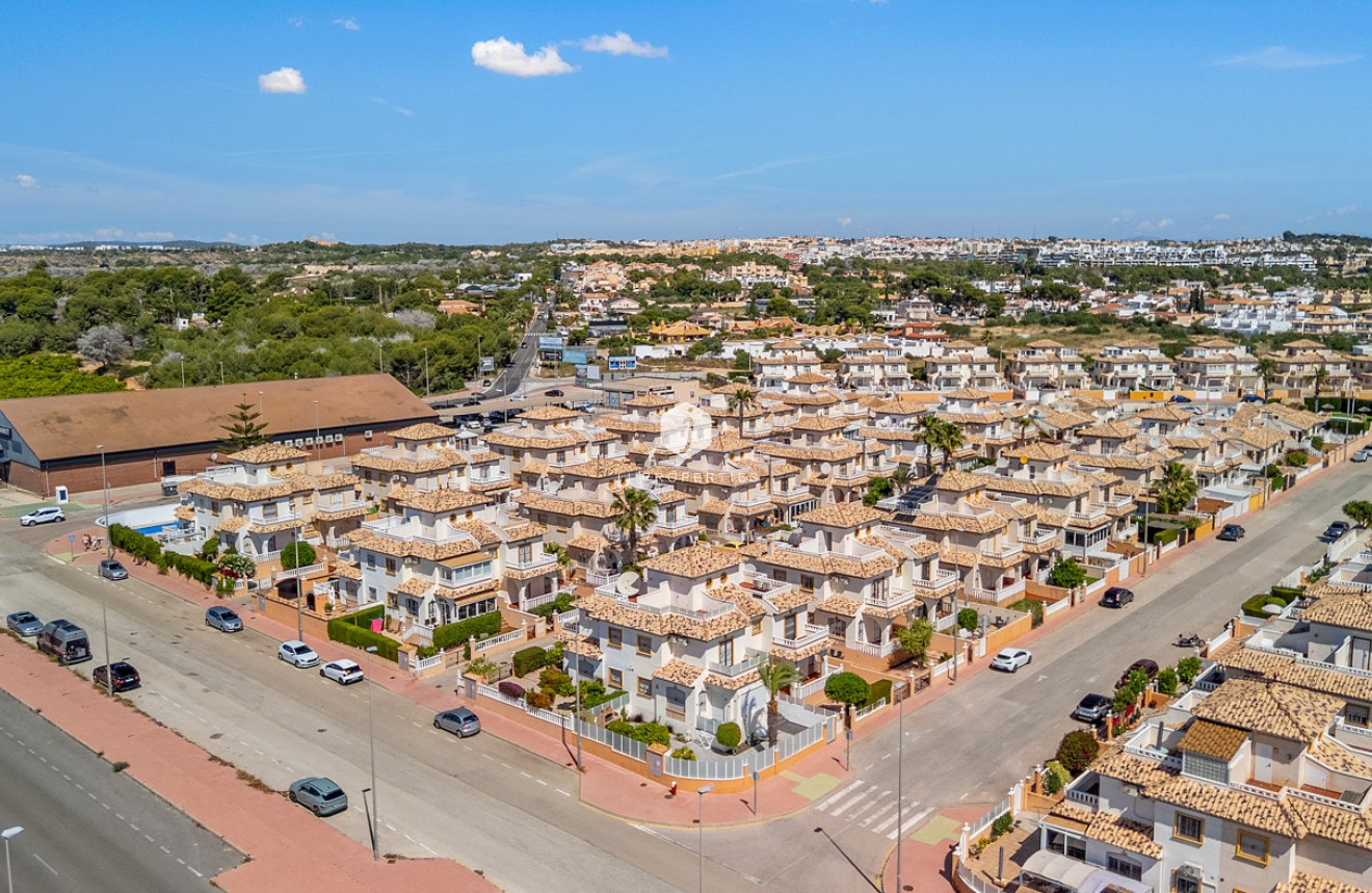 Z drugiej ręki - Szalet -
Cabo Roig - Costa Blanca