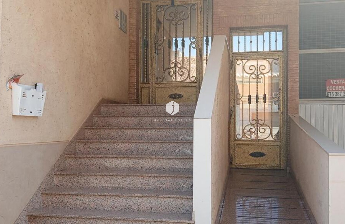 Tweedehands - Appartement / flat -
Los Montesinos - PUEBLO CENTRO