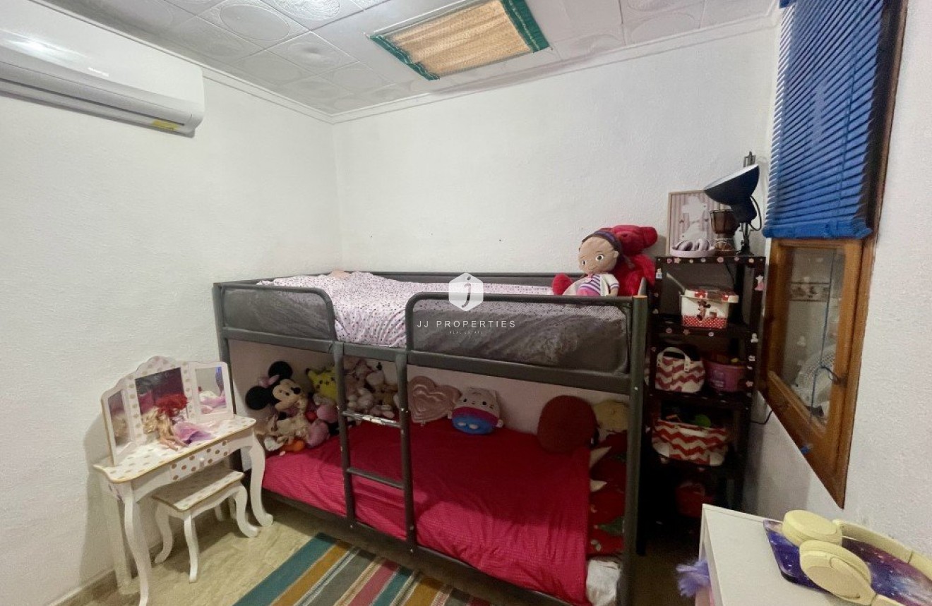 Resale - Chalet -
Torrevieja - Costa Blanca
