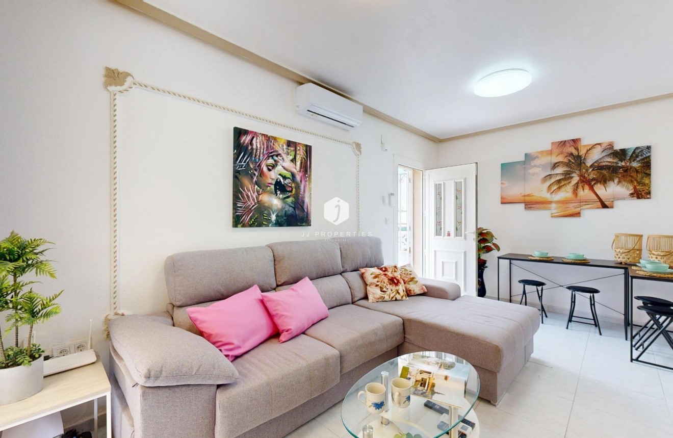 Resale - Chalet -
San Miguel de Salinas - 03193