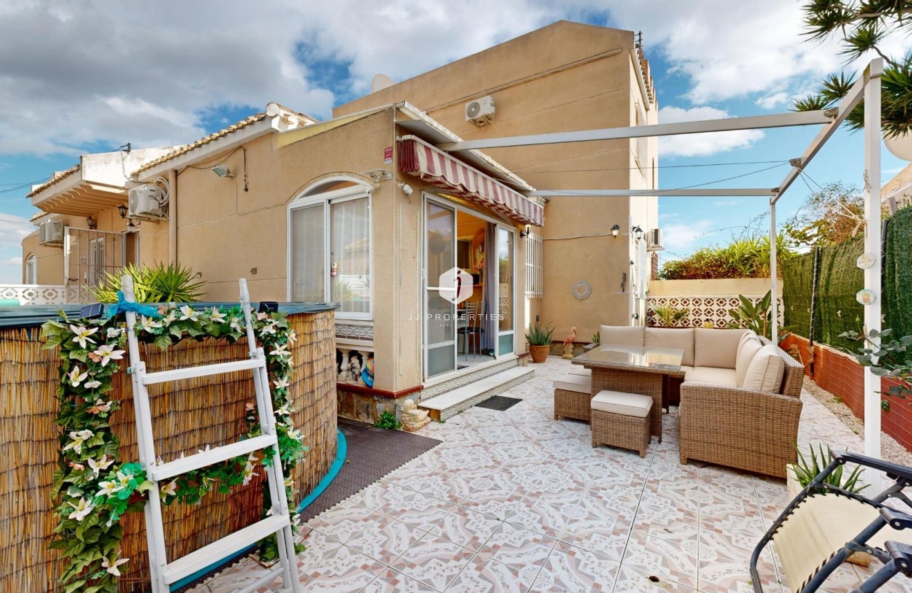 Resale - Chalet -
San Miguel de Salinas - 03193