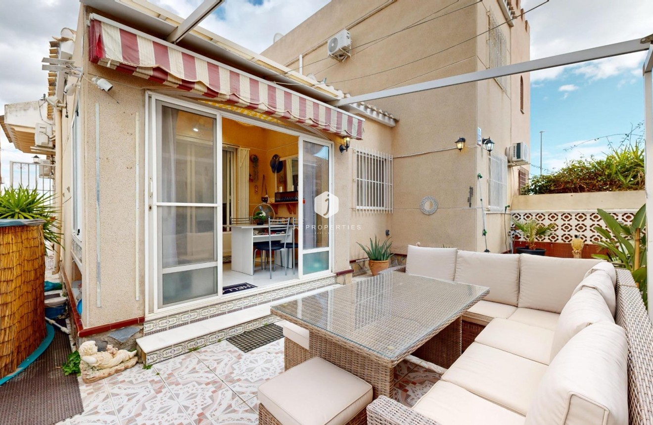 Resale - Chalet -
San Miguel de Salinas - 03193