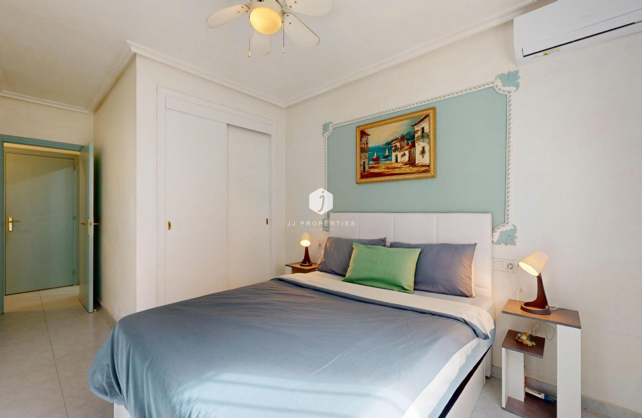 Resale - Chalet -
San Miguel de Salinas - 03193