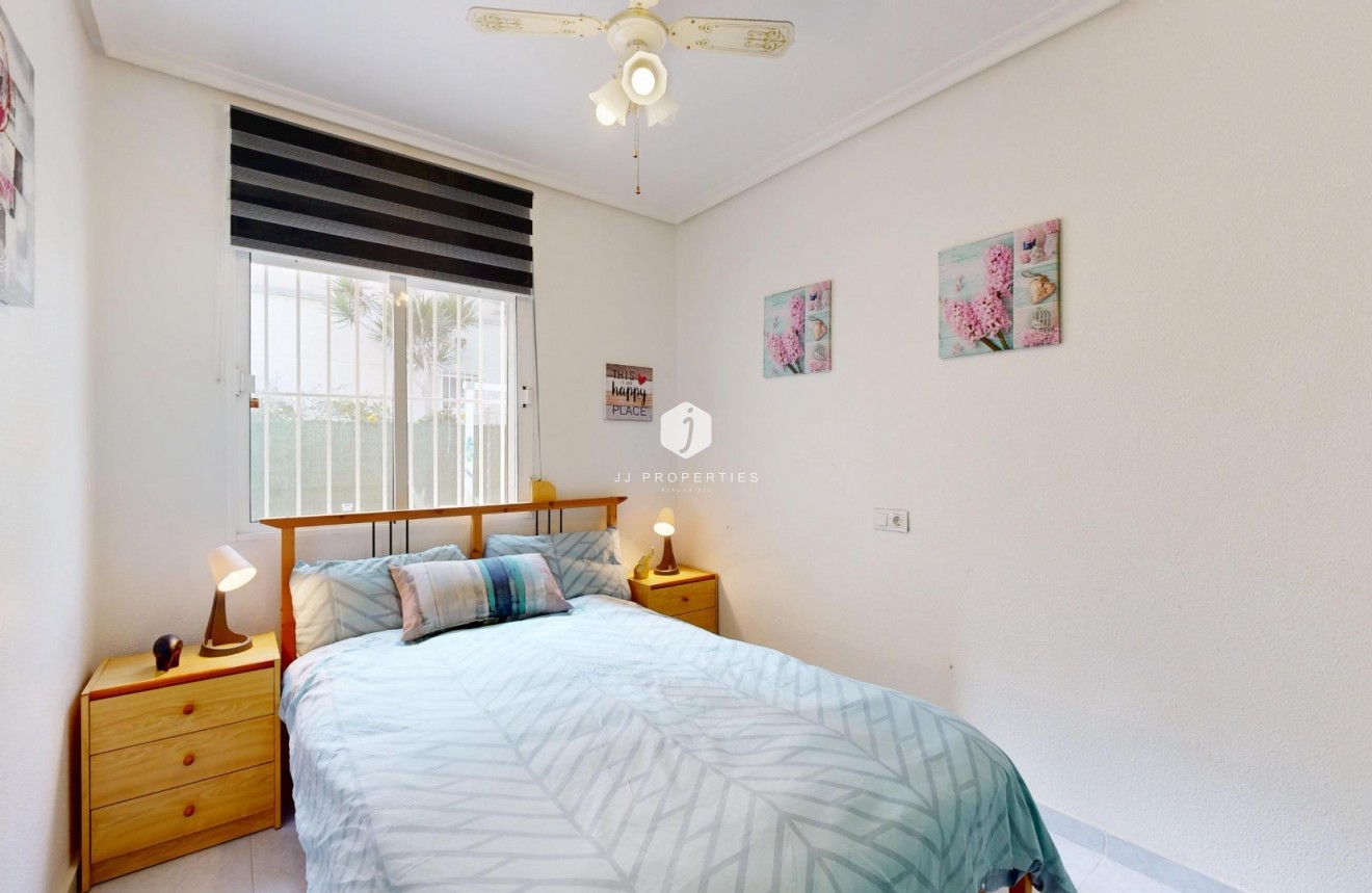 Resale - Chalet -
San Miguel de Salinas - 03193