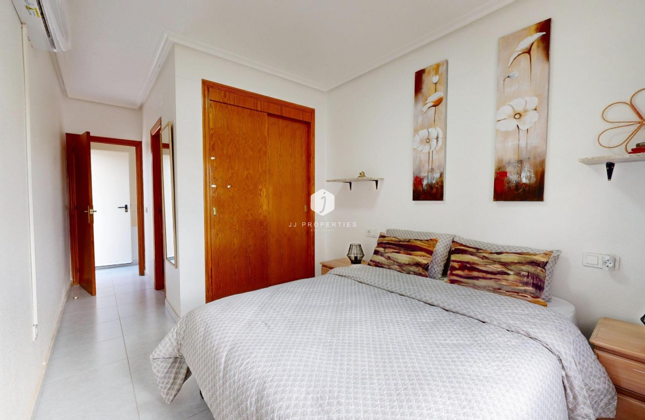 Resale - Chalet -
San Miguel de Salinas - 03193