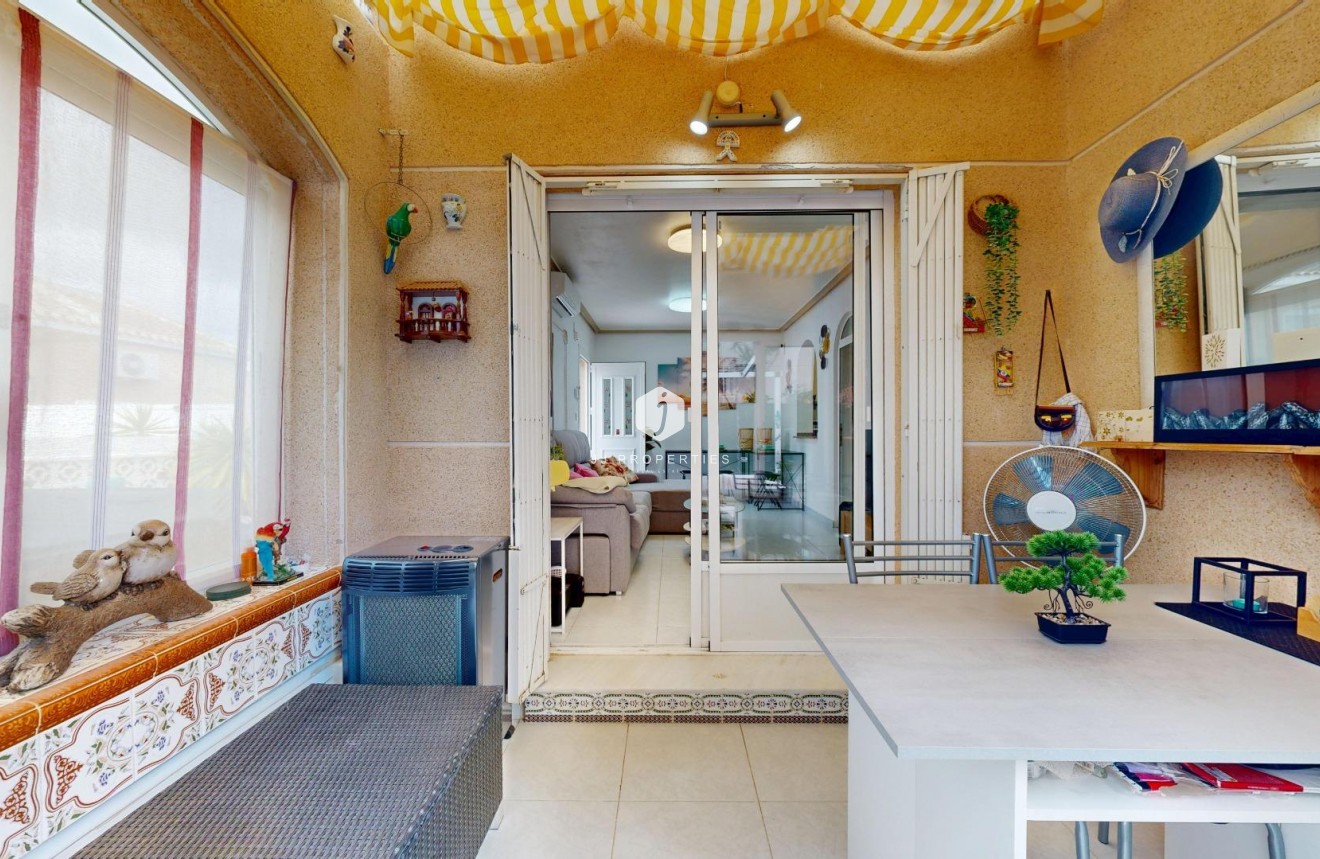 Resale - Chalet -
San Miguel de Salinas - 03193