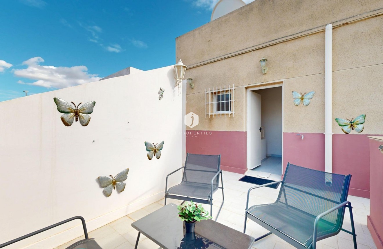 Resale - Chalet -
San Miguel de Salinas - 03193