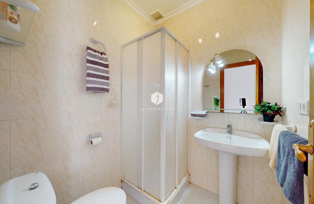 Resale - Chalet -
San Miguel de Salinas - 03193