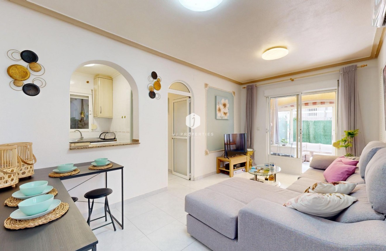 Resale - Chalet -
San Miguel de Salinas - 03193