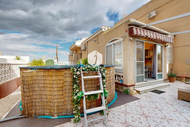 Resale - Chalet -
San Miguel de Salinas - 03193