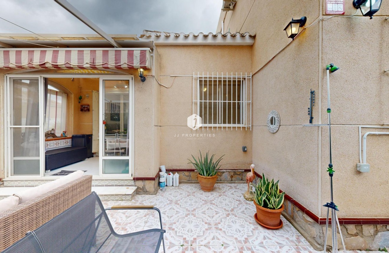 Resale - Chalet -
San Miguel de Salinas - 03193