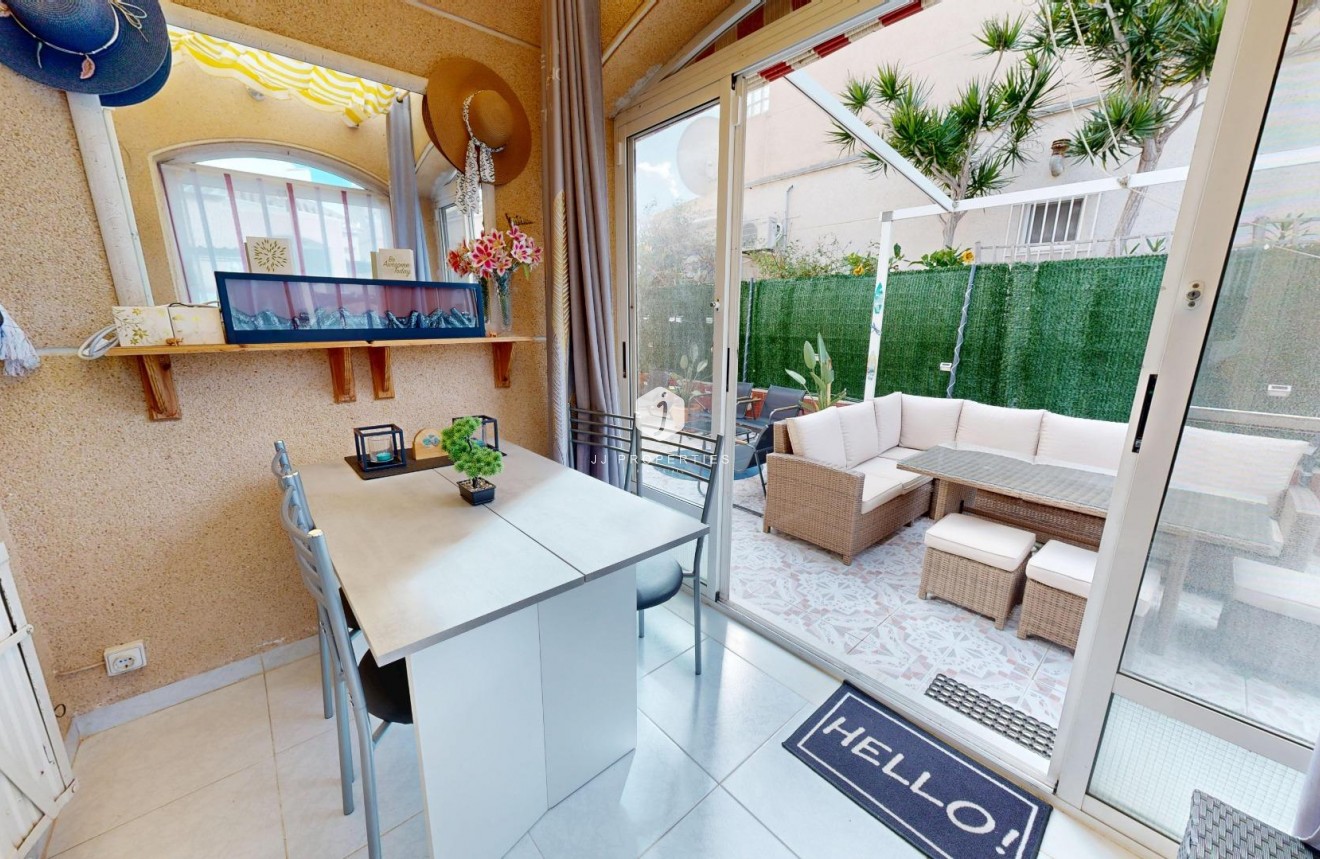 Resale - Chalet -
San Miguel de Salinas - 03193