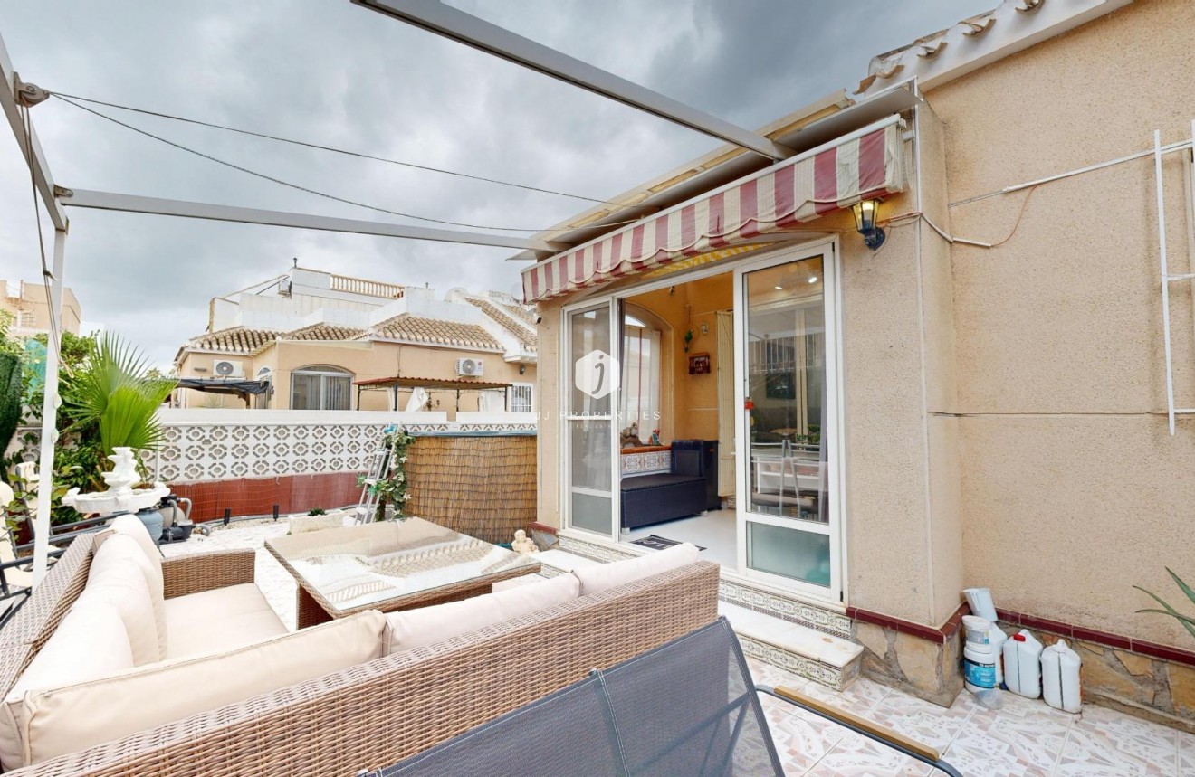 Resale - Chalet -
San Miguel de Salinas - 03193