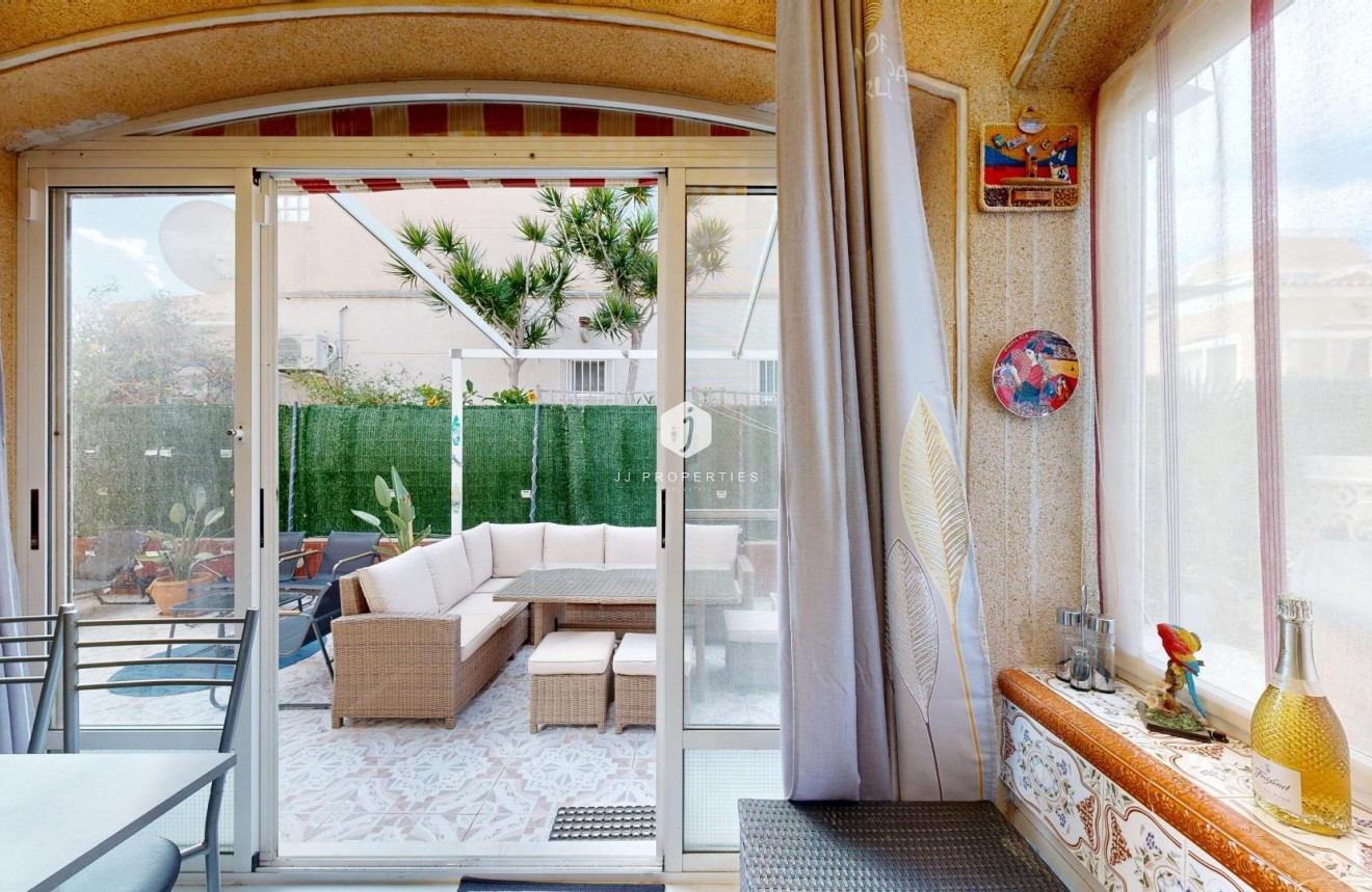 Resale - Chalet -
San Miguel de Salinas - 03193