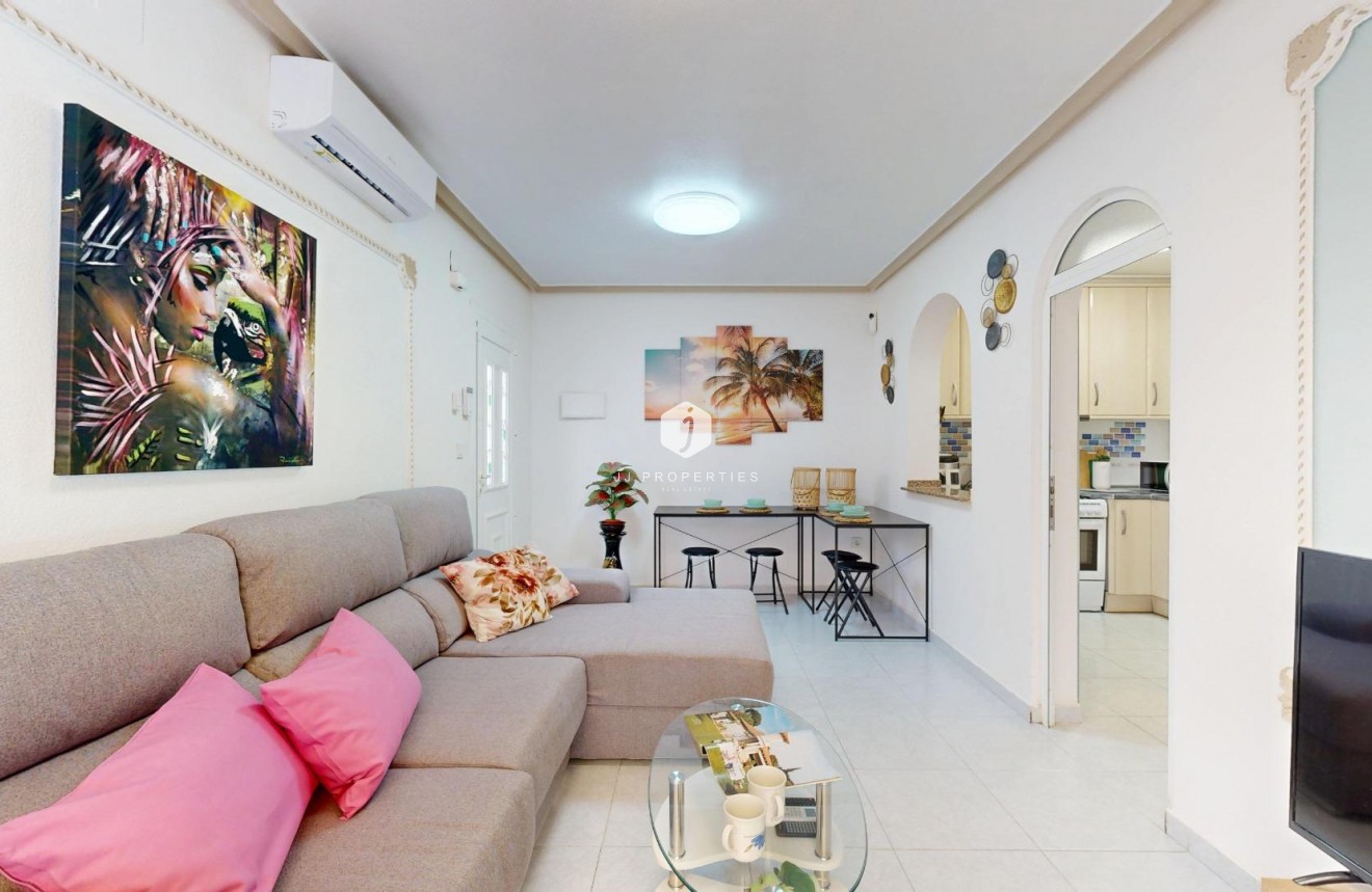 Resale - Chalet -
San Miguel de Salinas - 03193