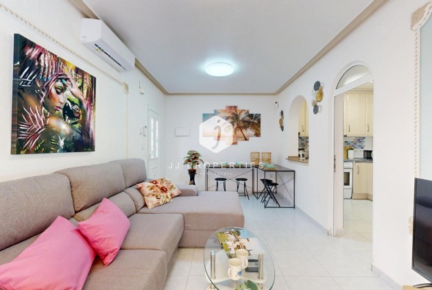 Resale - Chalet -
San Miguel de Salinas - 03193