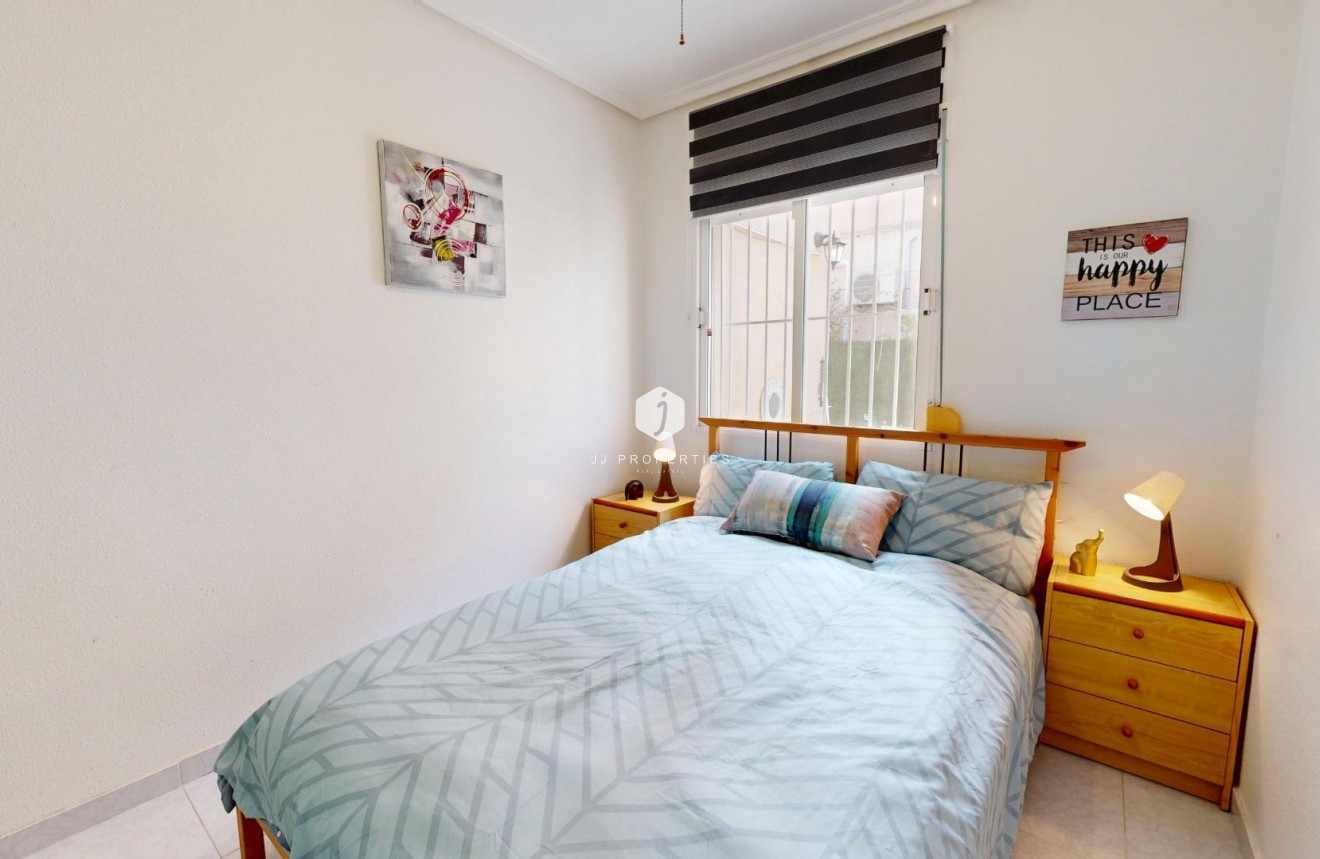 Resale - Chalet -
San Miguel de Salinas - 03193