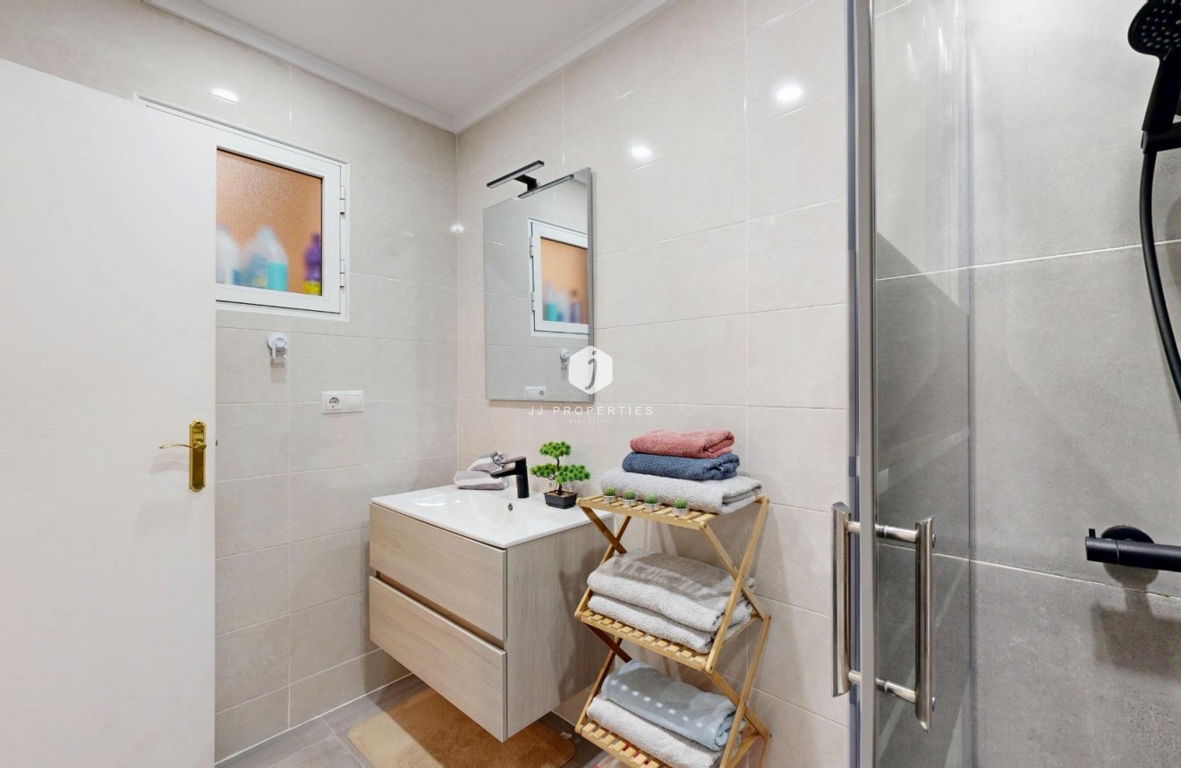 Resale - Chalet -
San Miguel de Salinas - 03193
