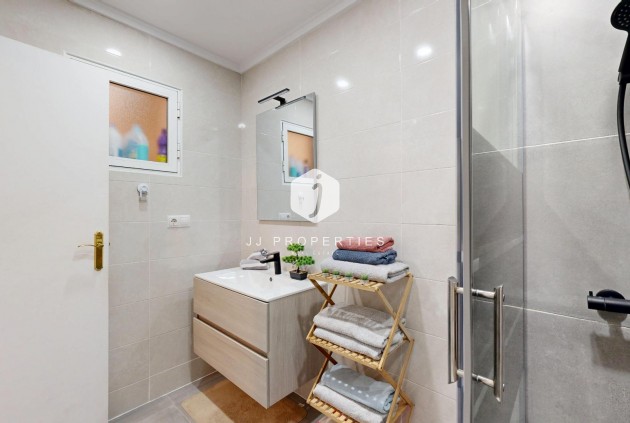 Resale - Chalet -
San Miguel de Salinas - 03193