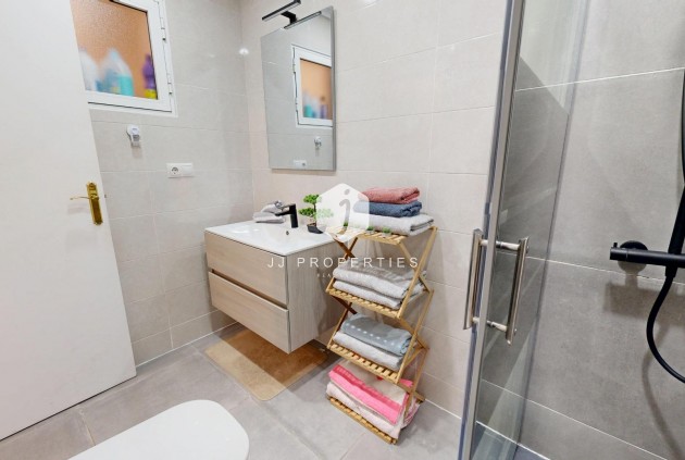 Resale - Chalet -
San Miguel de Salinas - 03193