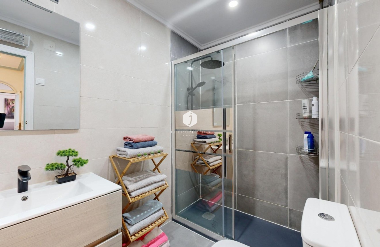 Resale - Chalet -
San Miguel de Salinas - 03193