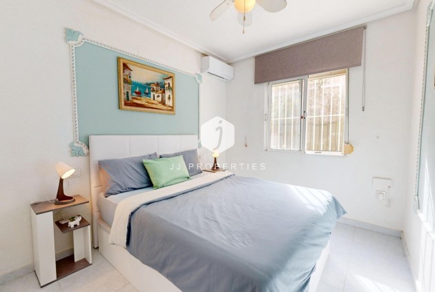 Resale - Chalet -
San Miguel de Salinas - 03193