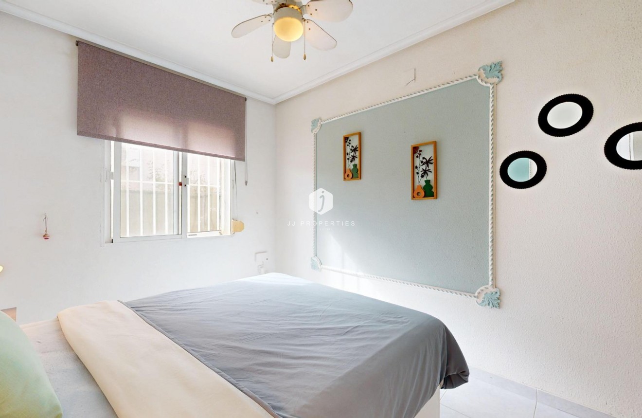 Resale - Chalet -
San Miguel de Salinas - 03193