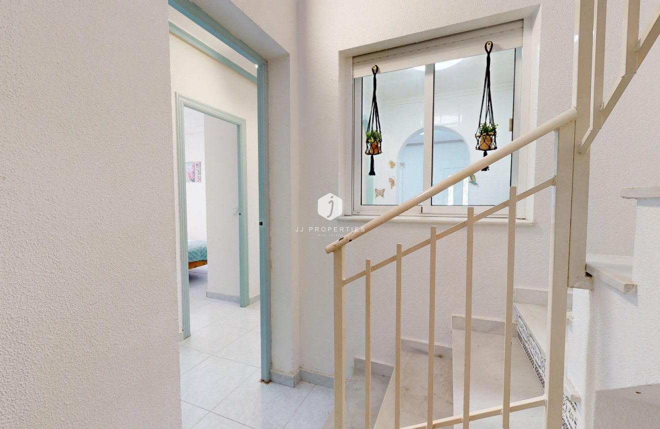 Resale - Chalet -
San Miguel de Salinas - 03193