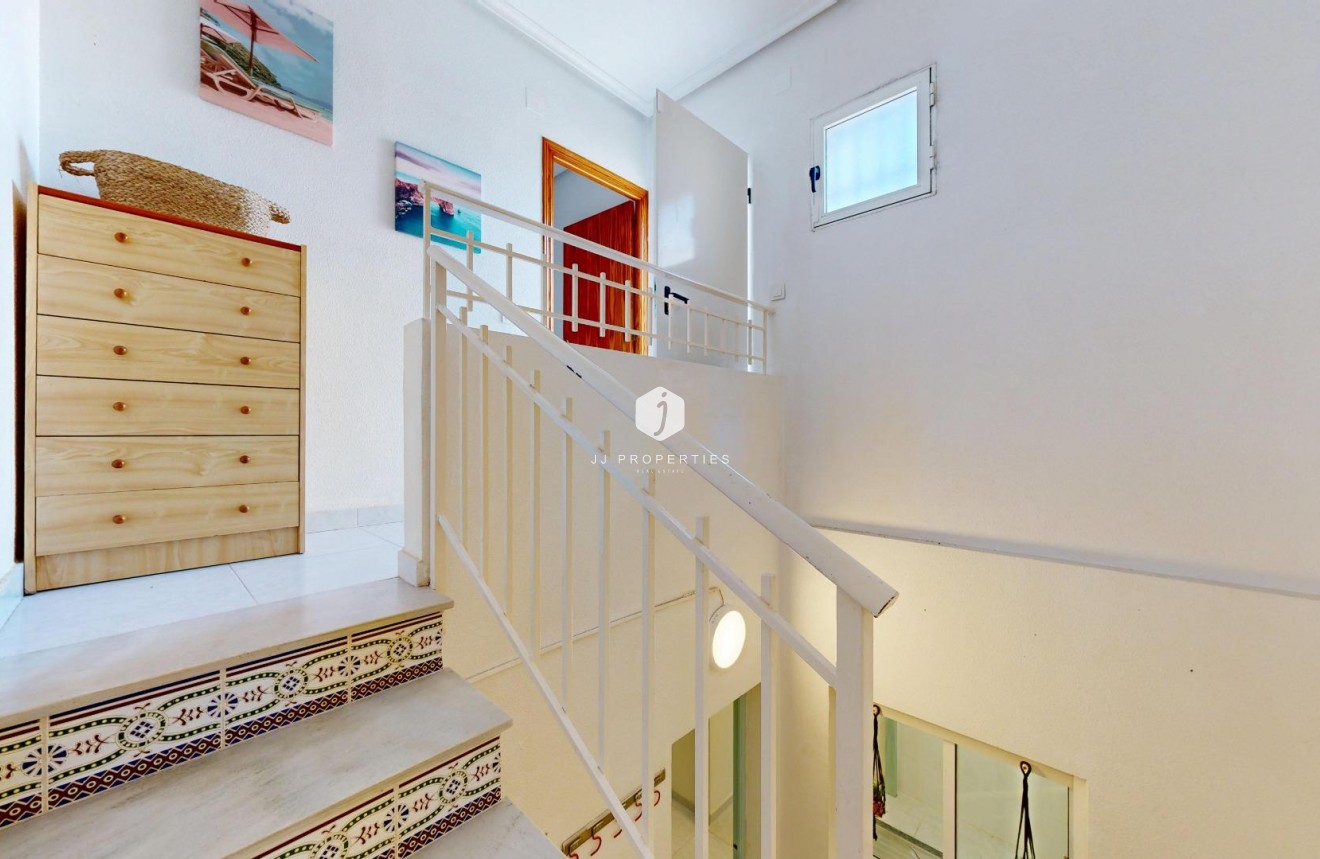 Resale - Chalet -
San Miguel de Salinas - 03193