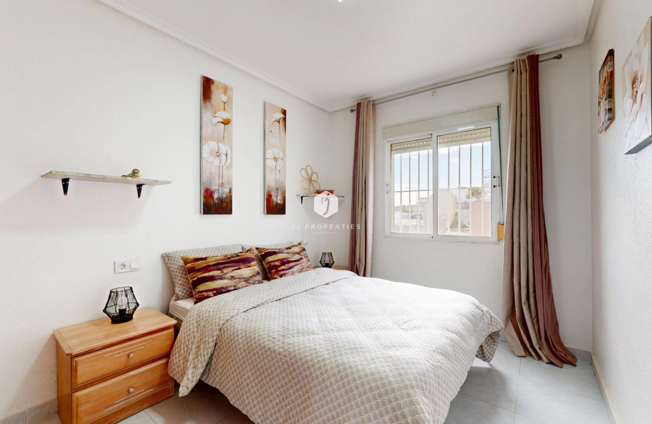 Resale - Chalet -
San Miguel de Salinas - 03193