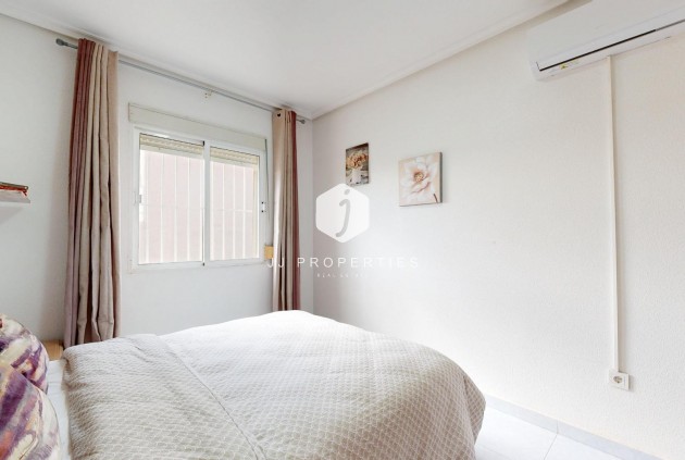 Resale - Chalet -
San Miguel de Salinas - 03193