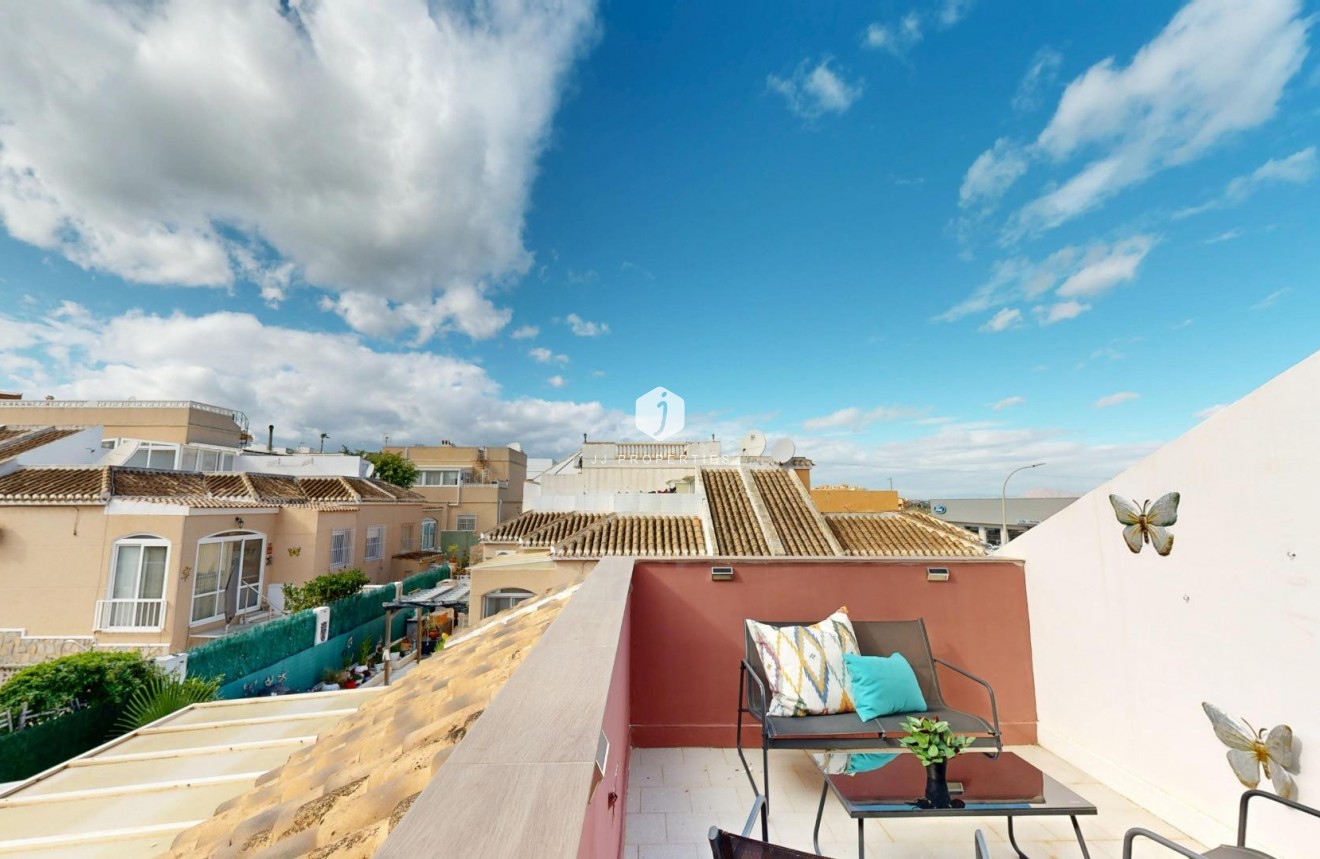 Resale - Chalet -
San Miguel de Salinas - 03193