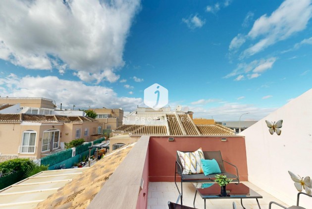 Resale - Chalet -
San Miguel de Salinas - 03193