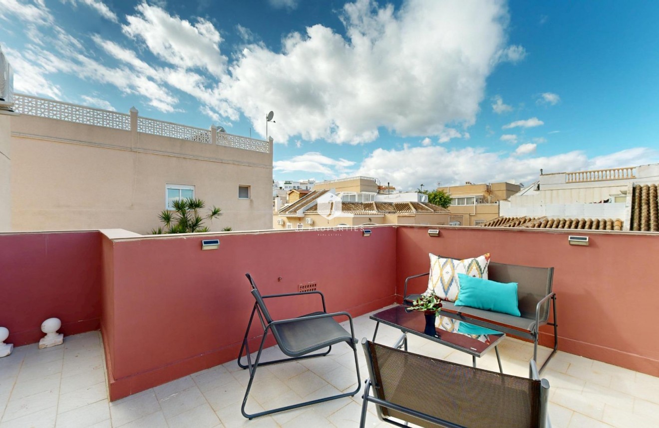 Resale - Chalet -
San Miguel de Salinas - 03193