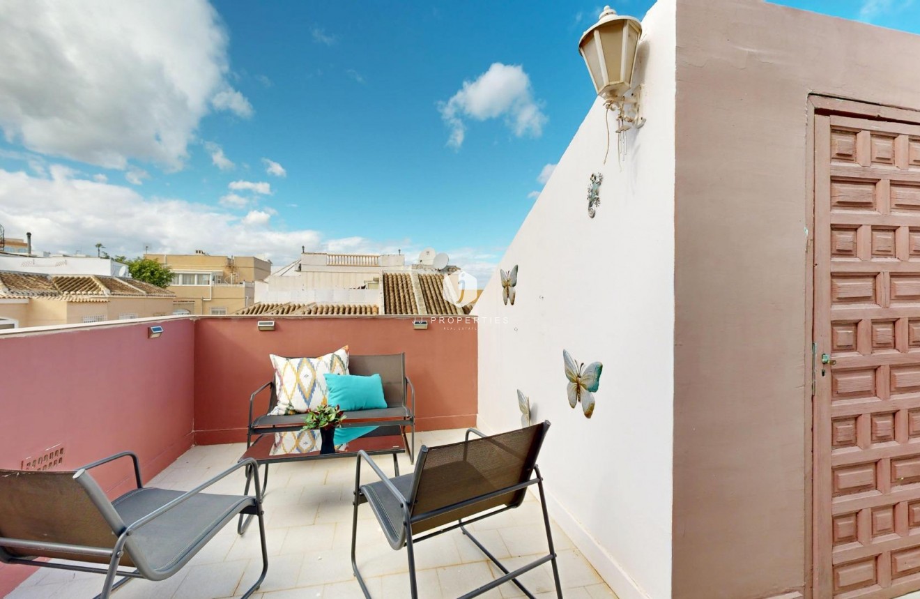 Resale - Chalet -
San Miguel de Salinas - 03193