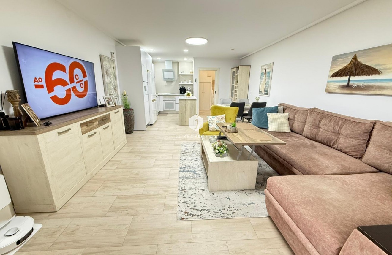Resale - Chalet -
Torrevieja - El chaparral