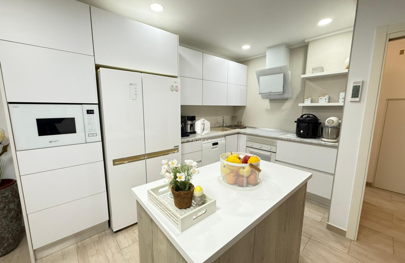 Resale - Chalet -
Torrevieja - El chaparral