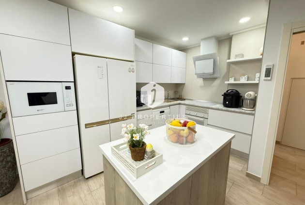 Resale - Chalet -
Torrevieja - El chaparral