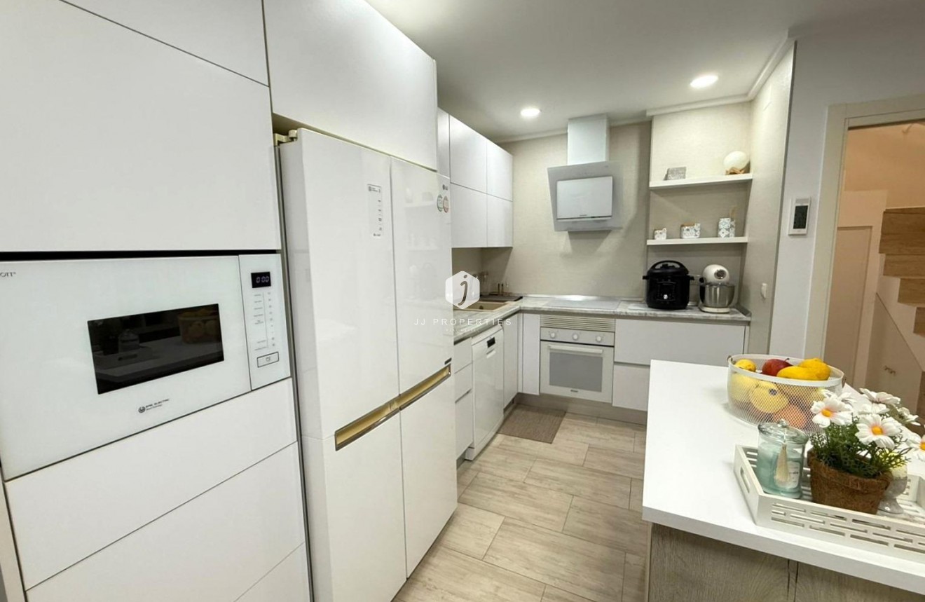 Resale - Chalet -
Torrevieja - El chaparral
