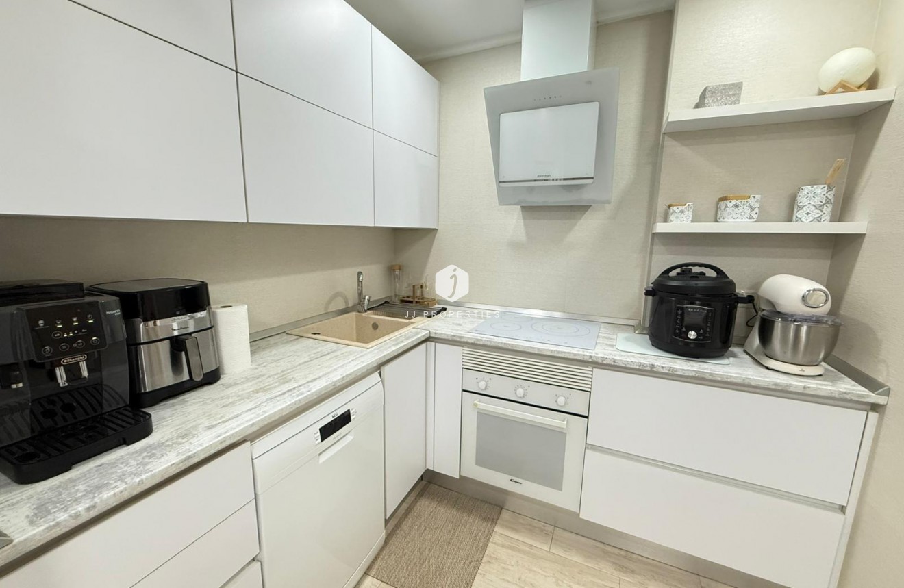 Resale - Chalet -
Torrevieja - El chaparral