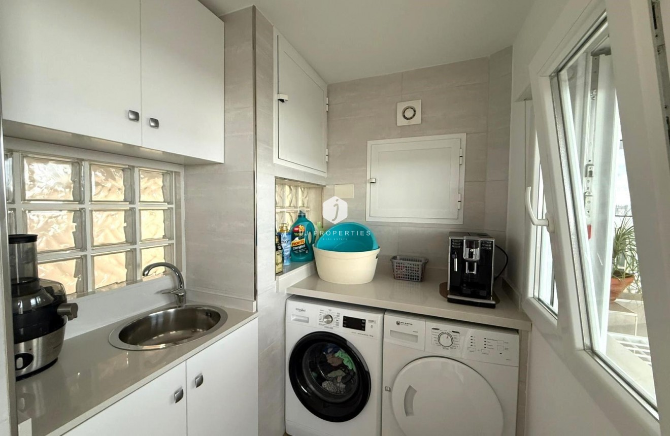 Resale - Chalet -
Torrevieja - El chaparral