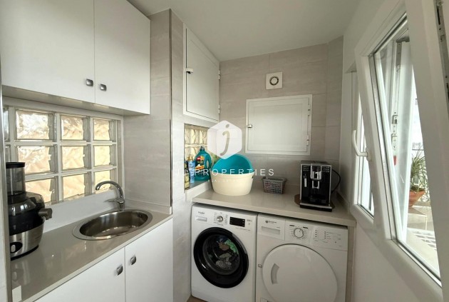 Resale - Chalet -
Torrevieja - El chaparral