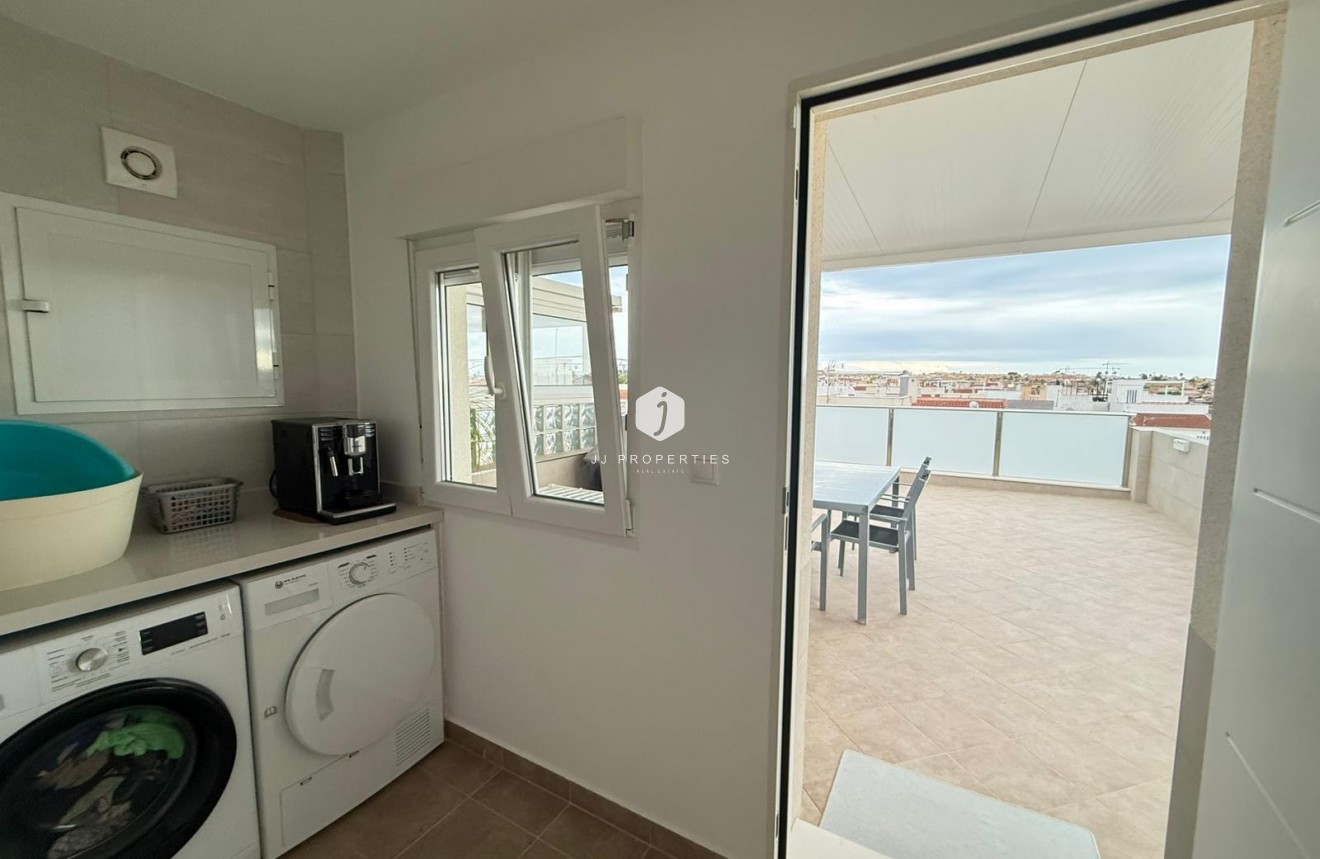 Resale - Chalet -
Torrevieja - El chaparral