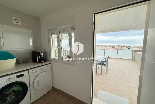 Resale - Chalet -
Torrevieja - El chaparral