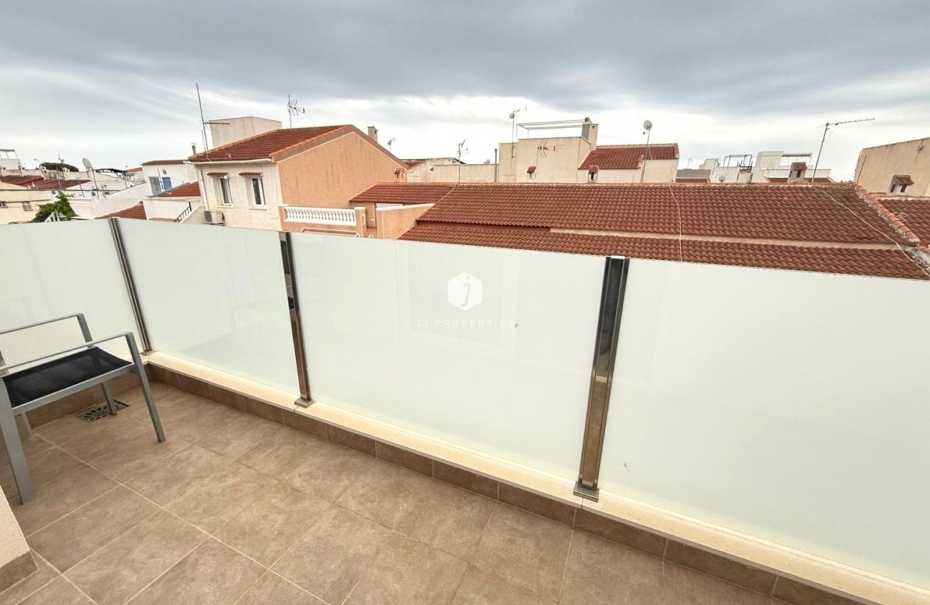 Resale - Chalet -
Torrevieja - El chaparral