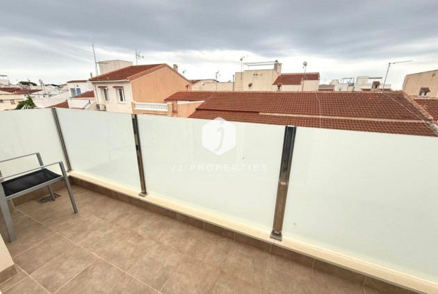 Resale - Chalet -
Torrevieja - El chaparral