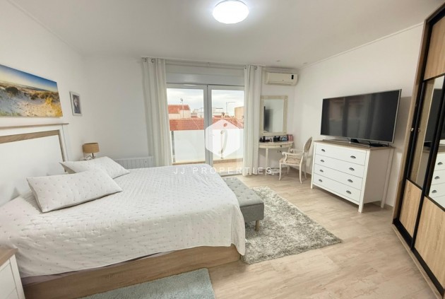 Resale - Chalet -
Torrevieja - El chaparral